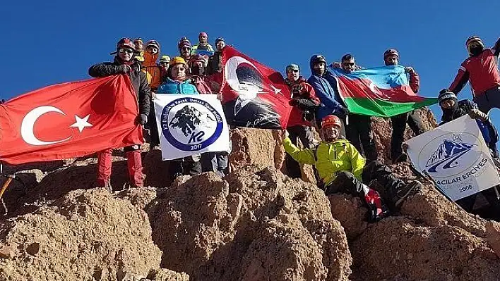 29 Ekim Cumhuriyet Bayramı Erciyes zirve tırmanışı yapıldı