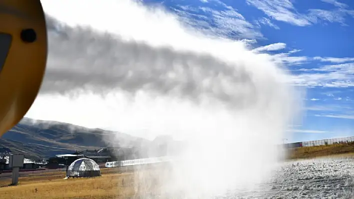 Erciyes'teki pistlerde yapay karlama tüm hızıyla sürüyor