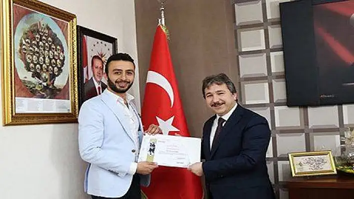 Benli'den hastayı sırtında taşıyan sağlık personeline teşekkür belgesi