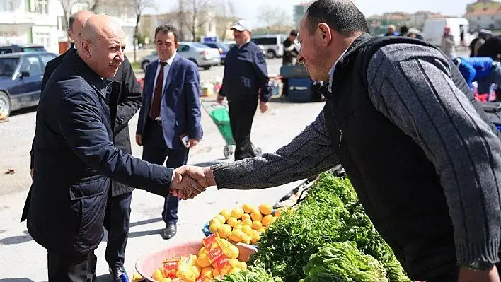 Çolakbayrakdar, mahalle esnaflarını ziyaret etti