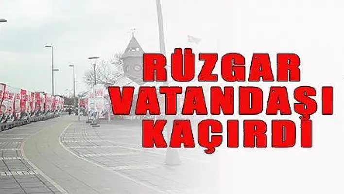 RÜZGAR FLAMALARI DALGALANDIRDI, VATANDAŞI KAÇIRDI