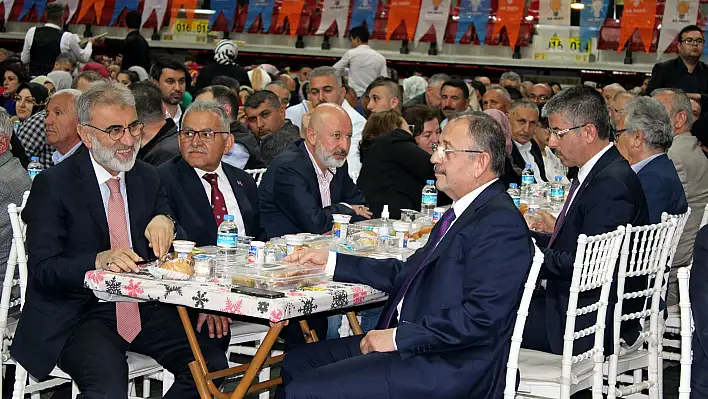 AK Partililer iftarda buluştu