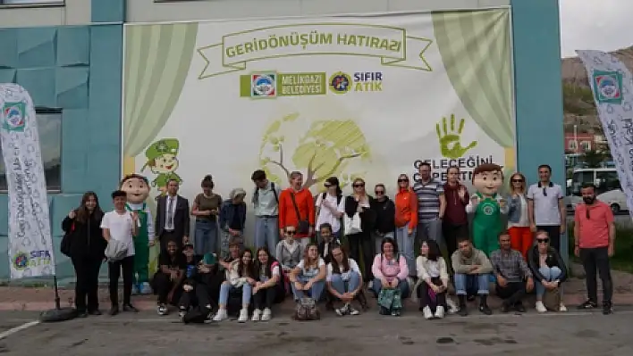 5 ülkenin öğrencileri Melikgazi'de 'geri dönüşüm' eğitimi aldı