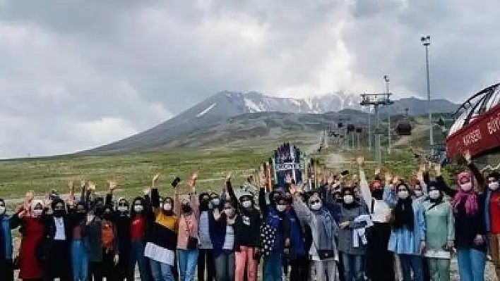 Erciyes gençleri ağırlamaya devam ediyor