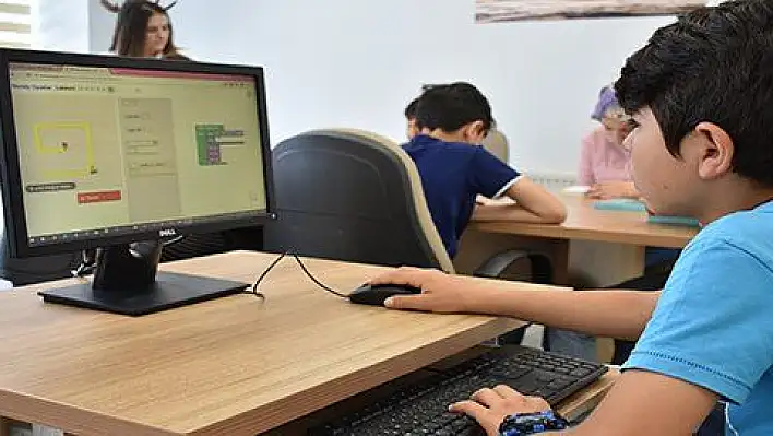 Çocuklar yaz tatilinde kodluyor 