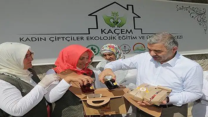 Başkan Çelik, Kadın Çiftçiler Ekolojik Eğitim ve Üretim Merkezi'ni ziyaret etti