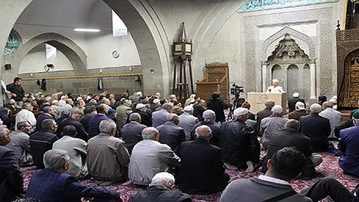 HUNAT CAMİİ'NDE TEFSİR SOHBETLERİ YENİDEN BAŞLADI