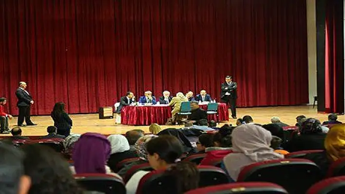 Vali Kamçı vatandaşların sorunlarını dinledi 