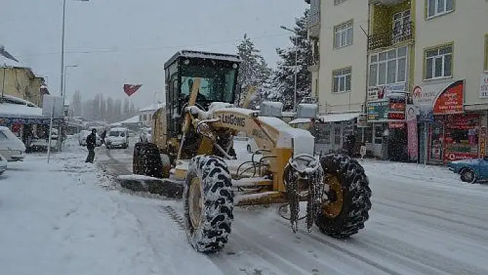 Bünyan'da karla mücadele çalışmaları devam ediyor