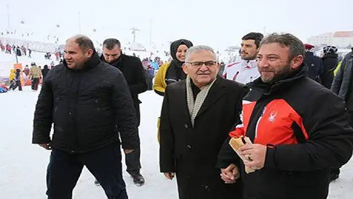Başkan Büyükkılıç 'Erciyes bu ilgi ile Anadolu'nun kış merkezi olduğunu ispatlamıştır'