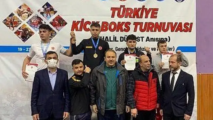 Kadir Danacıoğlu kickboksta Türkiye Şampiyonu oldu