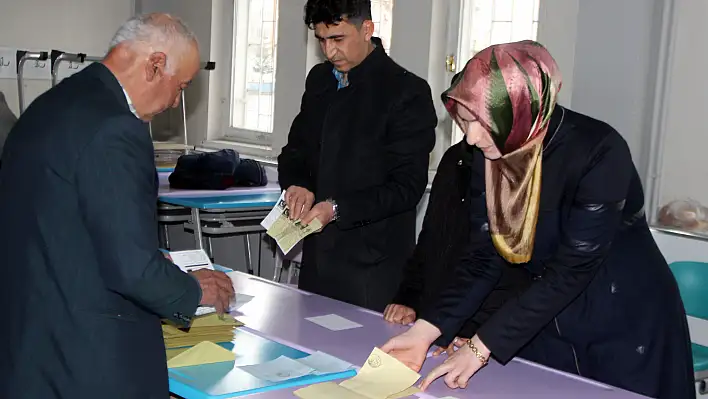 Kayseri'de sandıklar açıldı