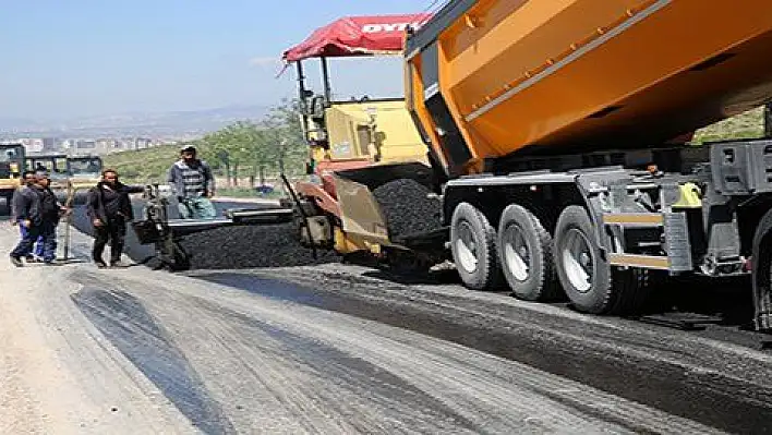 Melikgazi, Asfaltlamada Yoğun Mesai Yapıyor