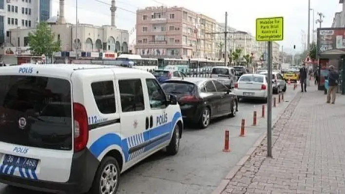 Kayseri'de freni boşalan otomobil 3 araca çarptı: 1 yaralı