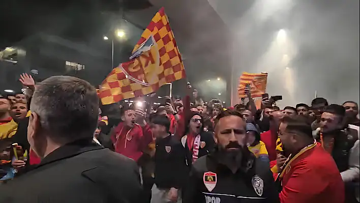 Kayseri Havalanı'nda herkes vardı bir tek o yoktu! Kayserispor taraftarının gözü onu aradı