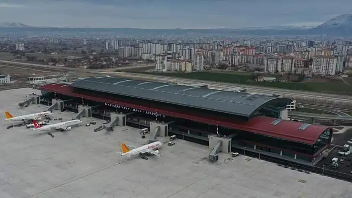 Kayseri Havalimanı'nda uçakların biri indi biri kalktı: Yolcu sayısı milyonlara ulaştı!