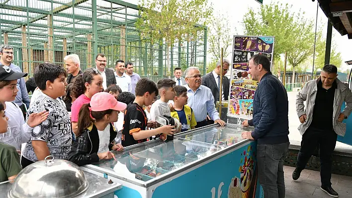 Kayseri hayvanat bahçesinde eğlenceli anlar