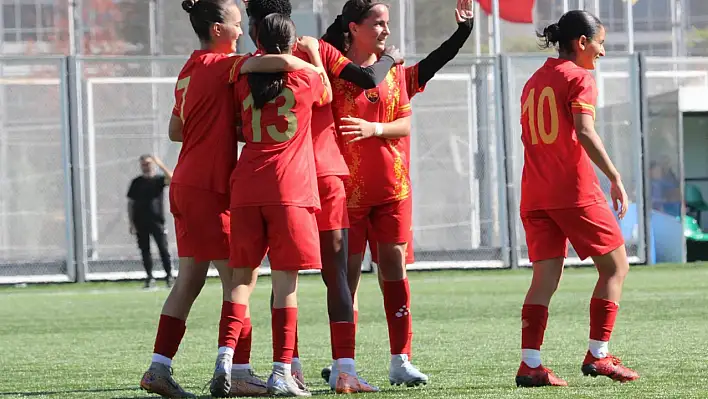 Kayseri Kadın FK evinde şov yaptı!