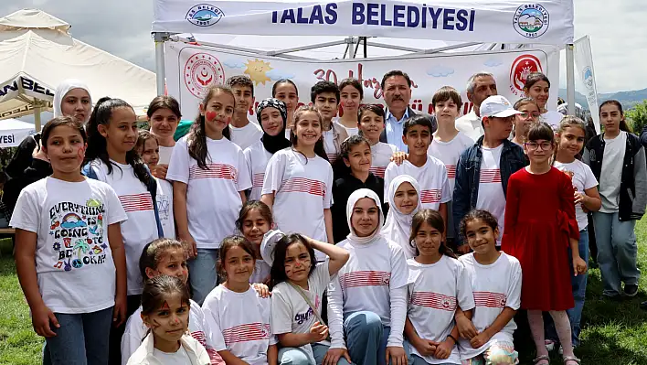 Kayseri, koruyucu ailede Türkiye birincisi: Vali Çiçek'ten duygusal mesaj!
