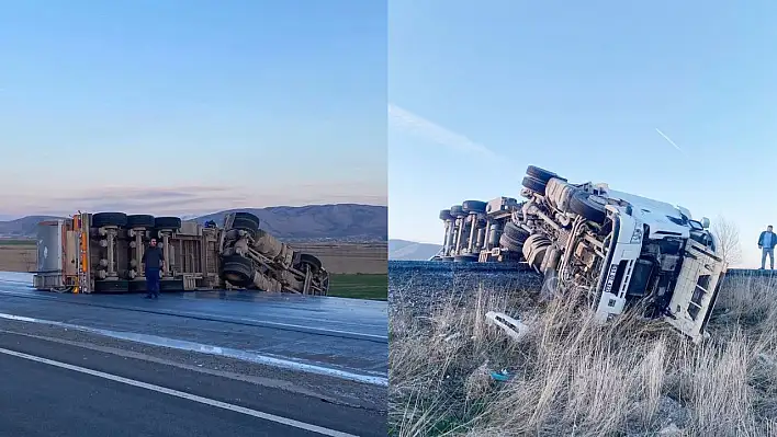 Kayseri-Malatya karayolunda tır devrildi