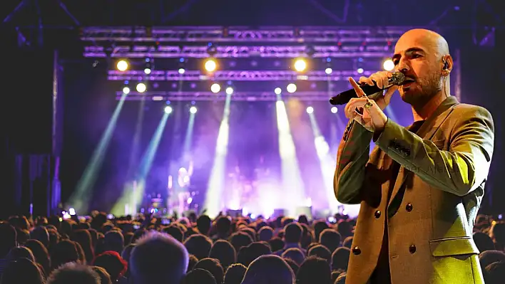 Kayseri Millet Bahçesi'nde ücretsiz konser verecek Soner Sarıkabadayı kimdir?