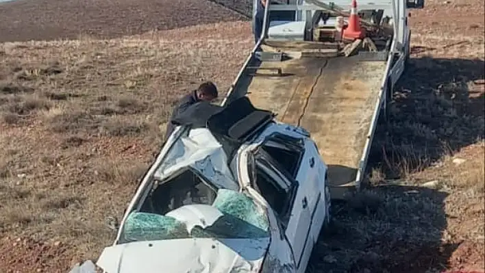 Kayseri-Niğde yolunda otomobil şarampole devrildi - Yaralılar var!