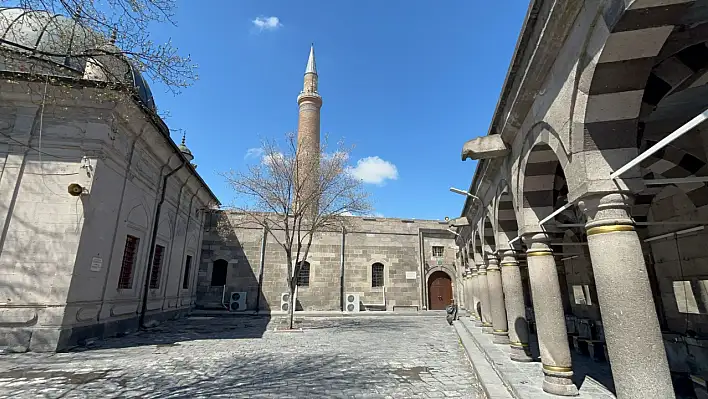 Kayseri'nin 891 yıllık camisinde hırsızlık girişimi!