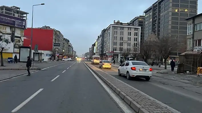 Kayseri'nin bu caddesi zamana yenildi: Her şey 10 yılda oldu!