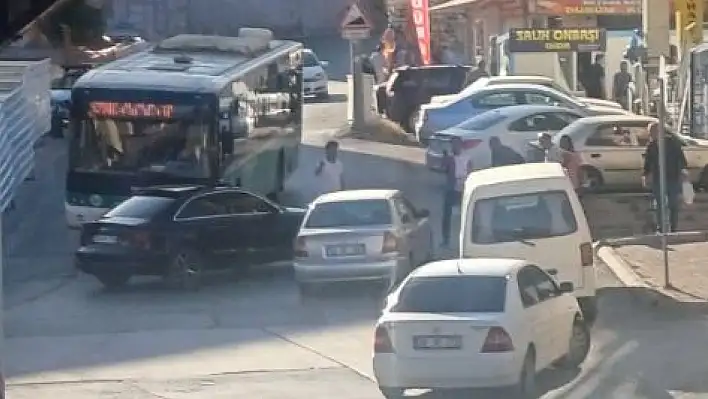 Kayseri'nin en işlek yerine yol talebi: Hem dar hem de otobüs durağı var!