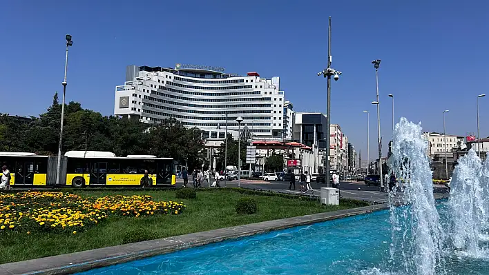 Kayseri'nin En Kalabalık Yeriydi Şimdi İn Cin Top Oynuyor!