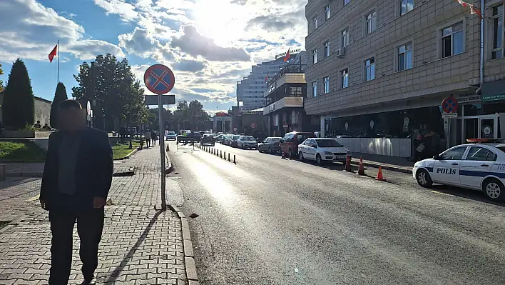 Kayseri'nin en yoğun caddesi kapatıldı