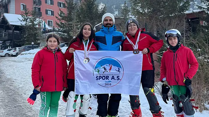 Kayseri'nin genç kayakçıları Palandöken'de madalyaları topladı!