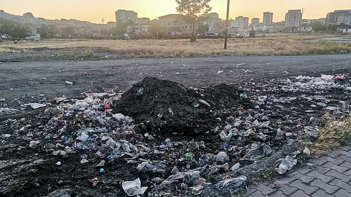 Kayseri'nin göbeğinde şaşırtan görüntü! Çöp tesisi gibi..