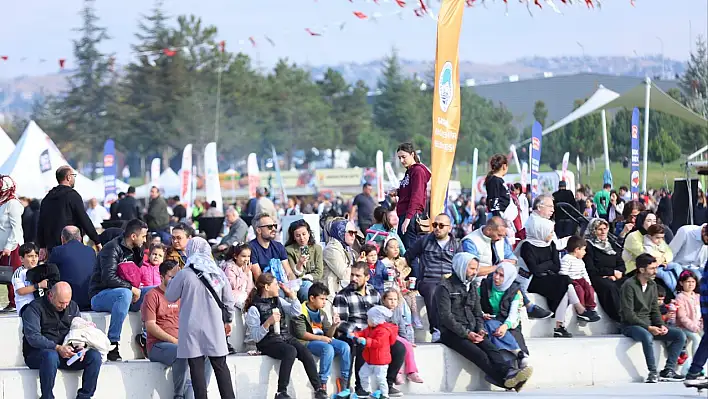Kayseri'nin kalbi Millet Bahçesi'nde attı!