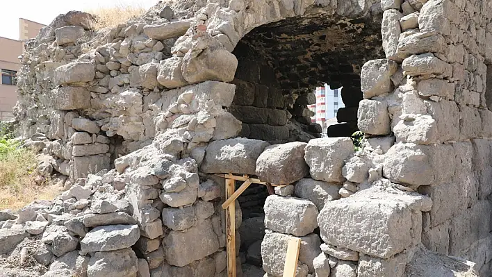 Kayseri'nin kalbindeki 832 yıllık tarih ayağa kalkıyor!