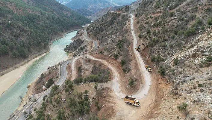 Kayseri'nin kırsal mahallelerinde yol çalışmaları devam ediyor!