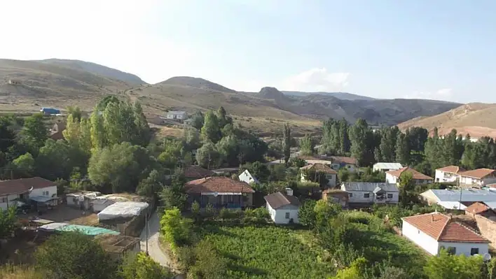 Kayseri'nin köylerinde telefon çilesi - 'Yıl oldu 2025!'