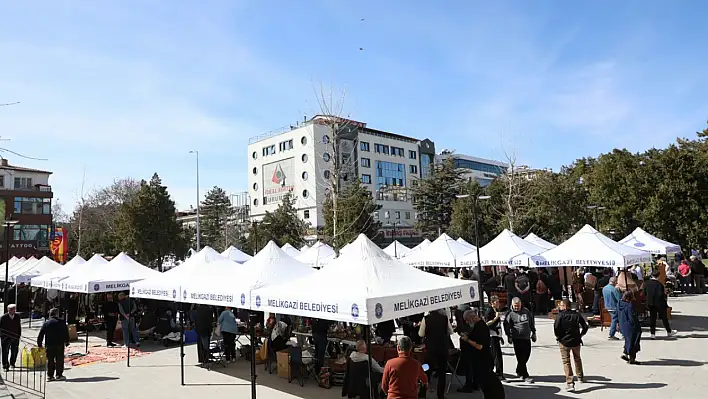 Kayseri'nin merkezine kurulan Pazar yoğun ilgi gördü!