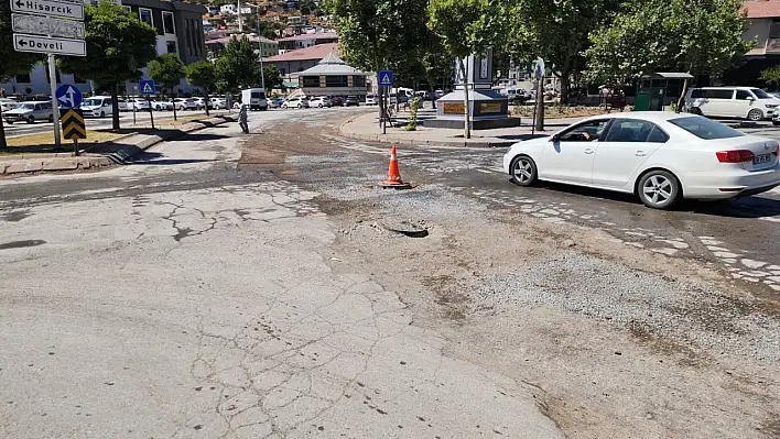 Kayseri'nin o ilçesinde çukur tehlikesi: Sürücüler mağdur!