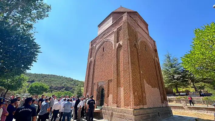 Kayseri'nin Türkleşmesi ve Müslümanlaşmasında büyük rol oynadı: Vali Çiçek, 'Eşsiz Komutan' diyerek bahsetti...