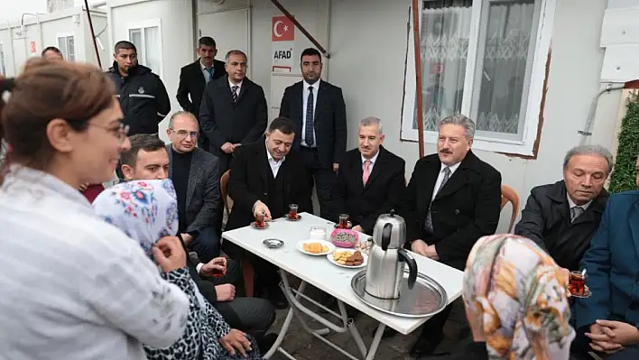 Kayseri'nin yardımları Yeşilyurt'a teslim edildi