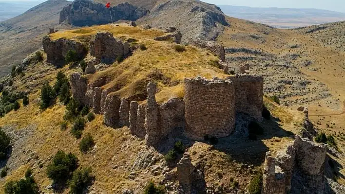 Kayseri'nin zirvesinde bir Bizans mirası: 13 kuleli tarihi kale!