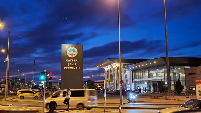 Kayseri Otogar'ında beklemek kâbusa döndü! Otogarı istila ettiler