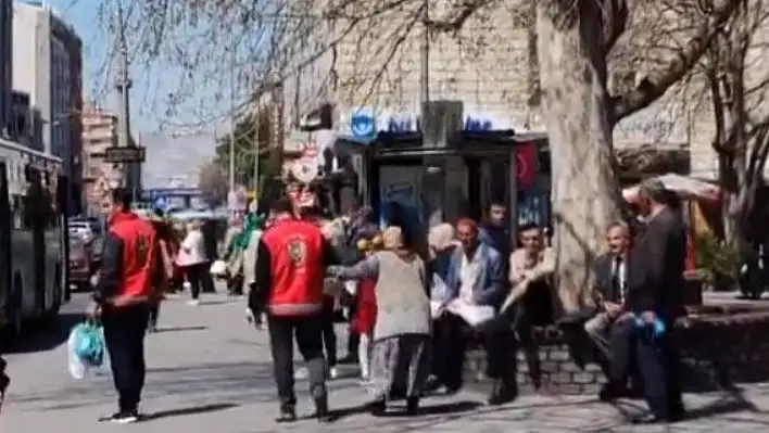 Kayseri polisinden yürek ısıtan hareket