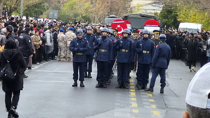 Kayseri şehidini uğurluyor… Yürek yakan veda…