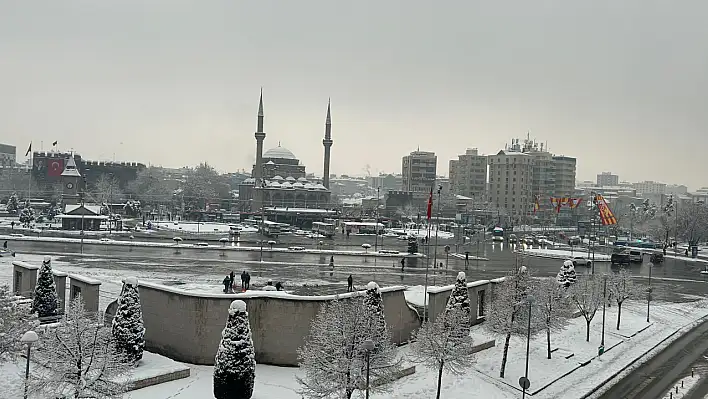 Kayseri yoğun kar yağışı ile uyandı!