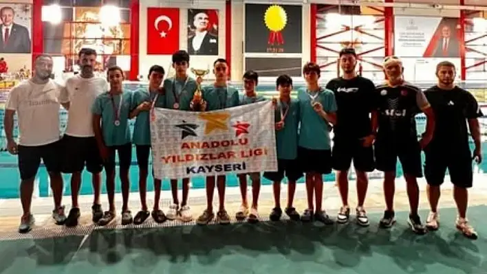 Kayseri yüzmede Türkiye ikinciliğini kazandı