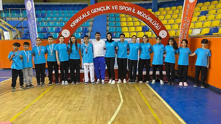 Kayserili karateciler çok sayıda madalya ile döndü!