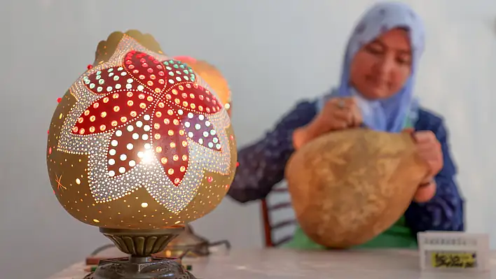 Kayserili Kezban'ın tesadüfen ektiği bal kabağı hayatını değiştirdi