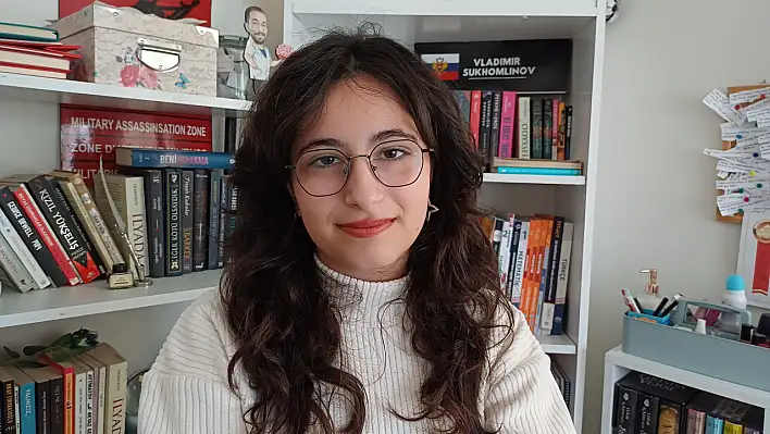 Kayserili lise öğrencisi 17 yaşında kendi romanını yazdı - En büyük hayalini anlattı!